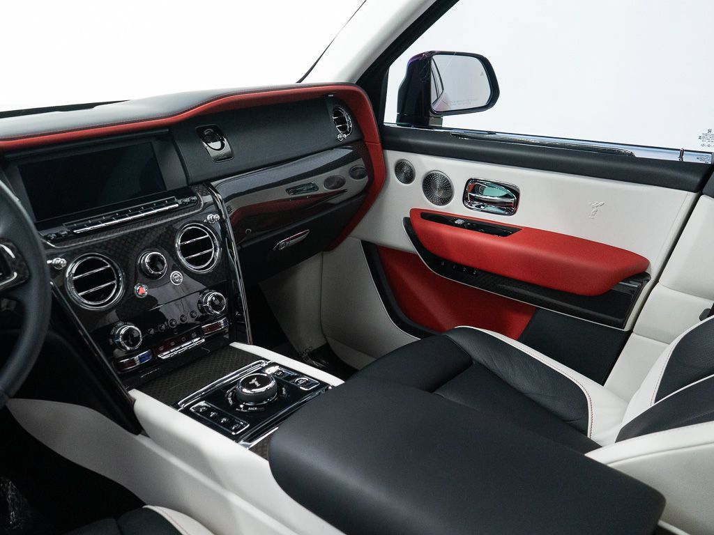 Certified 2023 Rolls-Royce Cullinan Black Badge w/ Driver's Package AWD/4WD image 36