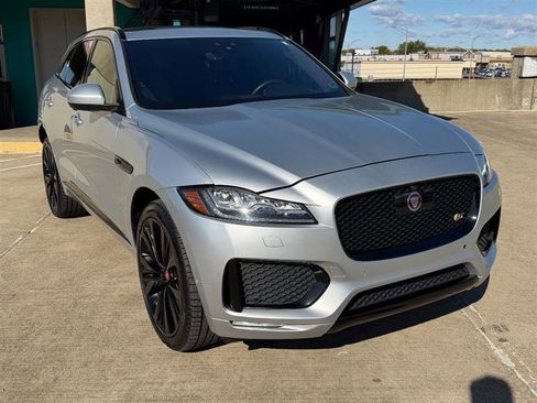 Used 2019 Jaguar F-PACE S image 13