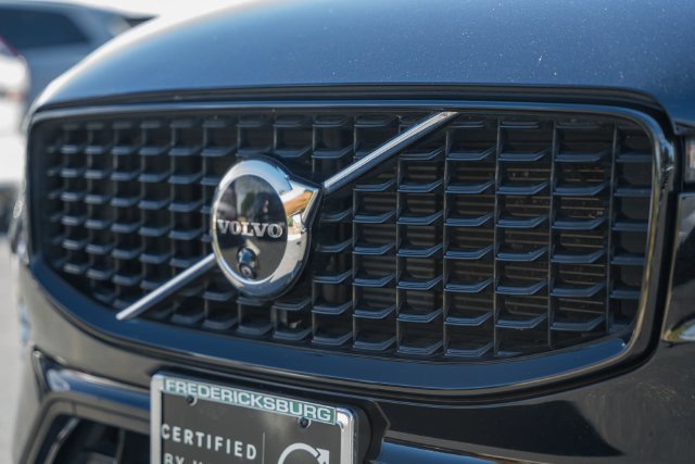 Certified 2024 Volvo XC60 T8 Ultimate w/ Protection Package Premier AWD/4WD image 13