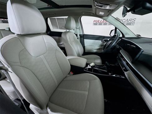 Used 2025 Kia Sorento SX image 29