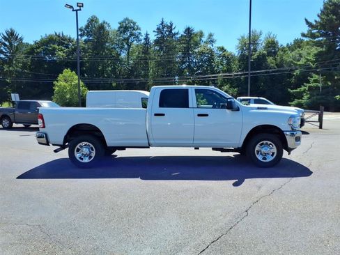 Used 2024 RAM 2500 Tradesman w/ Chrome Appearance Group AWD/4WD image 4