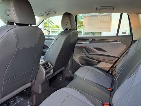 New 2026 Volkswagen Tiguan SE FWD image 5