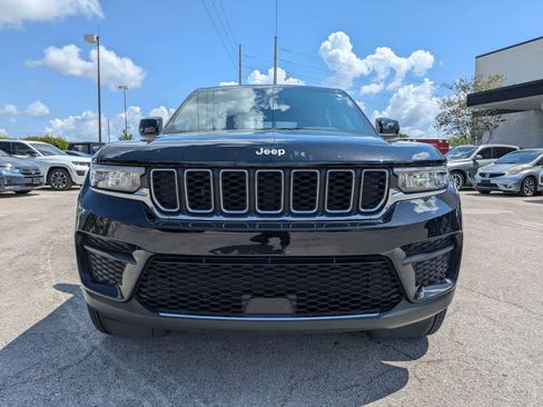 Certified 2024 Jeep Grand Cherokee Laredo X w/ Trailer Tow Package AWD/4WD image 2