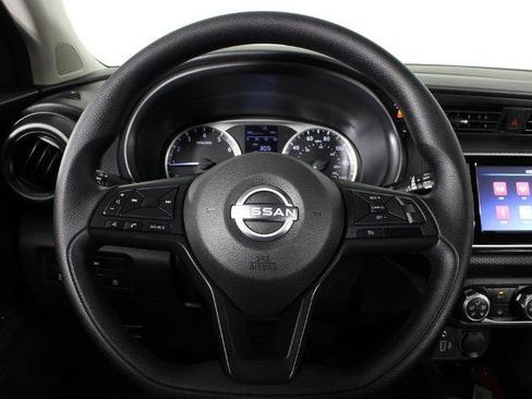 Certified 2025 Nissan Kicks Play S image 10