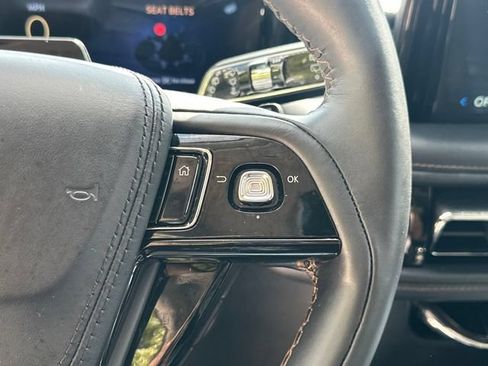 Used 2025 Lincoln Aviator AWD image 32