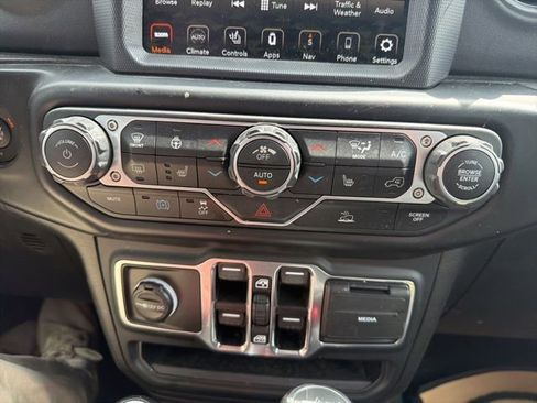 Used 2021 Jeep Wrangler Unlimited Sahara w/ Cold Weather Group AWD/4WD image 28