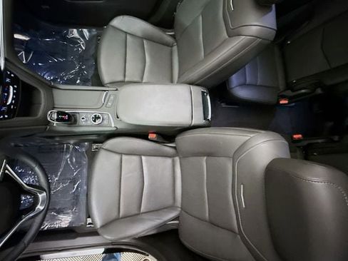 Used 2025 Cadillac XT6 Premium Luxury w/ Technology Package FWD image 25