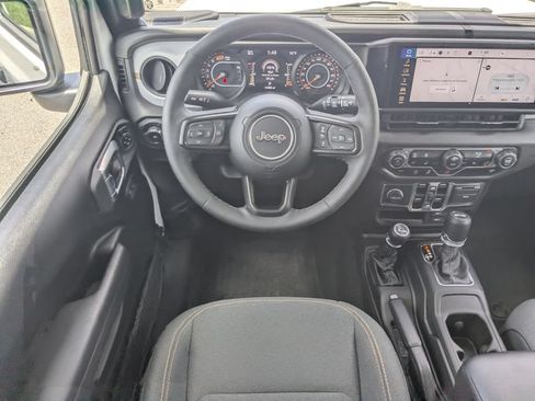 Used 2025 Jeep Wrangler Unlimited Sport AWD/4WD image 18