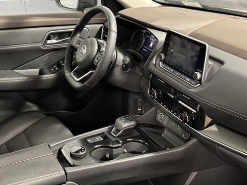 Used 2021 Nissan Rogue SV w/ Premium Package image 12