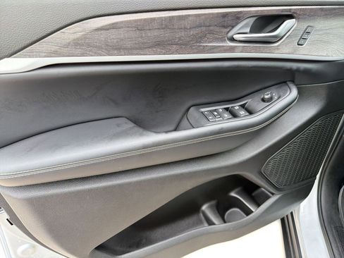 Used 2024 Jeep Grand Cherokee L Limited w/ Luxury Tech Group II image 13