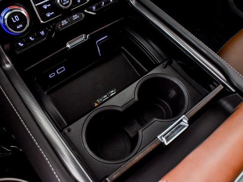 Used 2023 GMC Yukon Denali Ultimate image 32