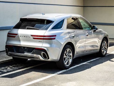 Used 2025 Genesis GV70 2.5T AWD/4WD image 7
