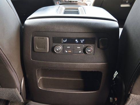 Used 2018 GMC Yukon Denali image 36