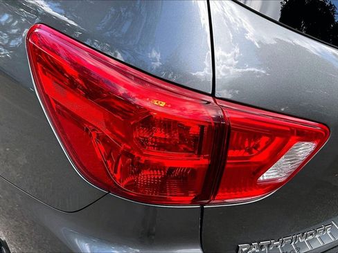 Used 2020 Nissan Pathfinder SV AWD/4WD image 20