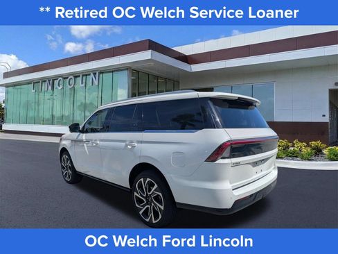Certified 2026 Lincoln Navigator Reserve AWD/4WD image 4