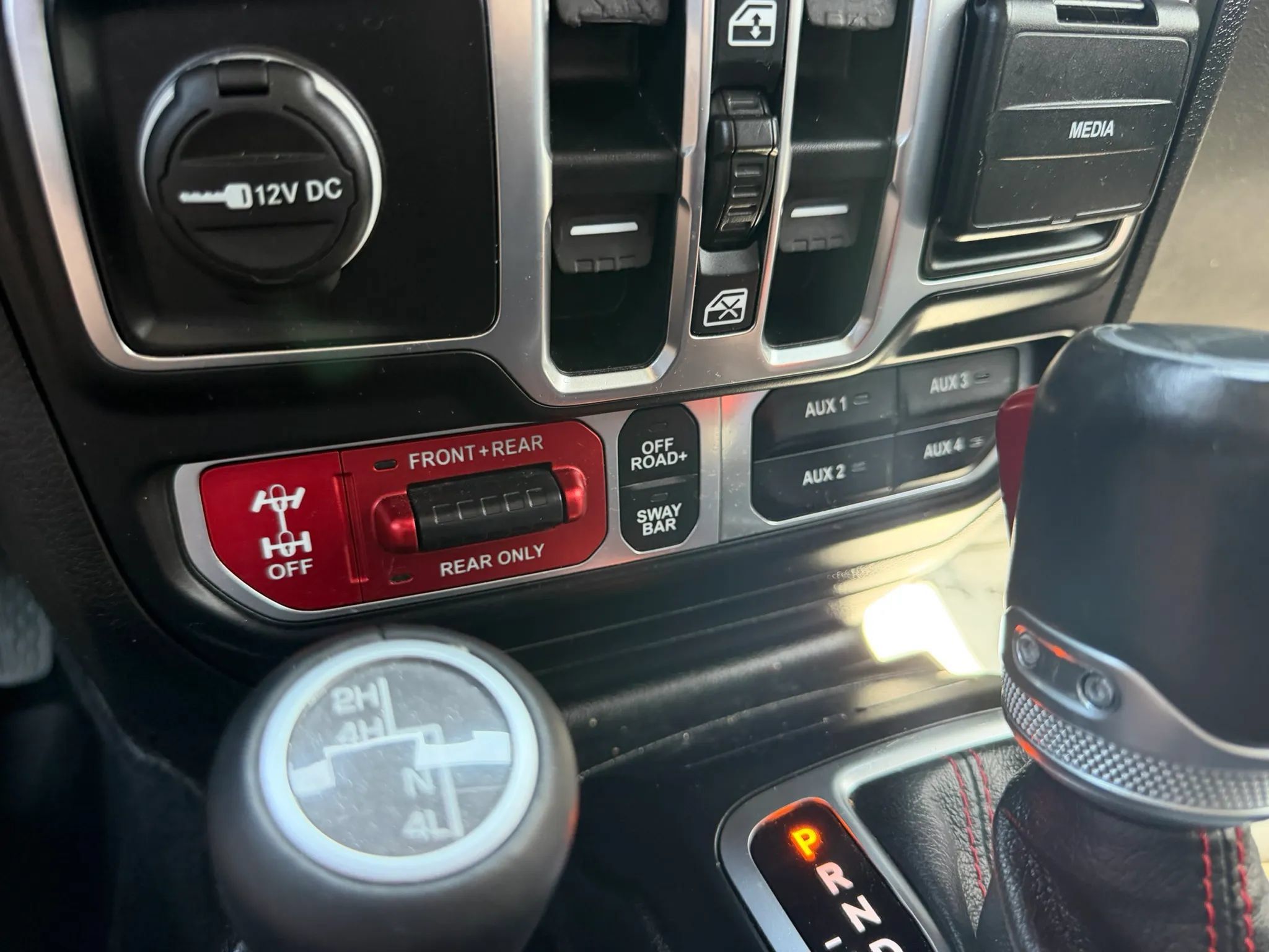 Used 2020 Jeep Gladiator Rubicon AWD/4WD image 6