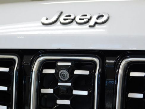 Used 2024 Jeep Grand Cherokee Summit AWD/4WD image 14