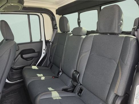 Used 2024 Jeep Gladiator Sport AWD/4WD image 23