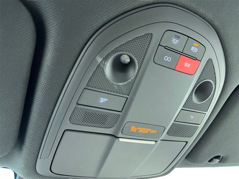 Used 2025 Genesis G70 2.5T image 34