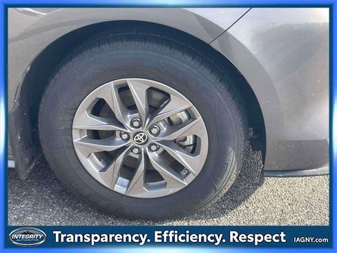 Used 2024 Toyota Sienna XLE image 9
