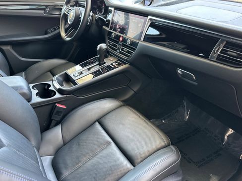 Certified 2022 Porsche Macan AWD/4WD image 16