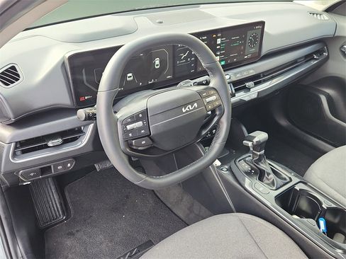 Used 2025 Kia K4 EX image 19