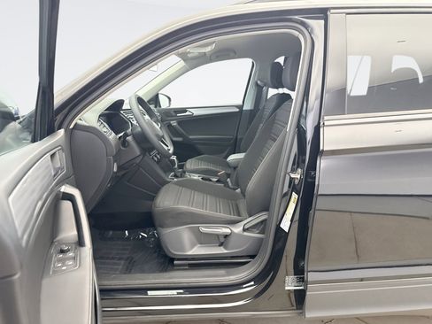 Used 2022 Volkswagen Tiguan S image 10