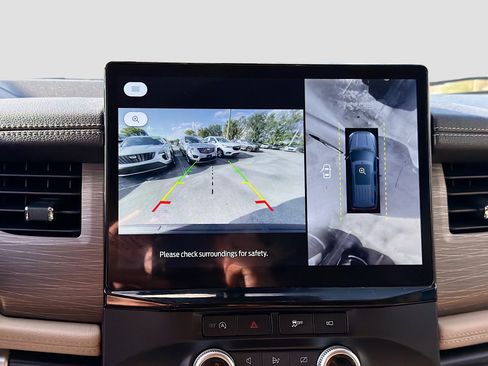 Used 2024 Ford Expedition Limited image 35