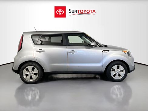 Used 2016 Kia Soul FWD image 2