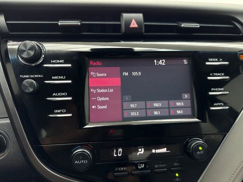 Used 2018 Toyota Camry SE w/ Convenience Package FWD image 27