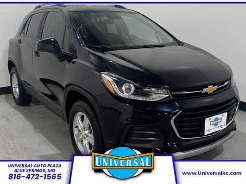 Used 2022 Chevrolet Trax LT w/ LT Convenience Package image 1
