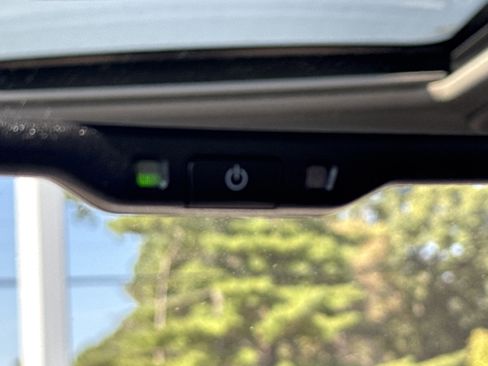 Used 2021 Nissan Rogue SL image 36