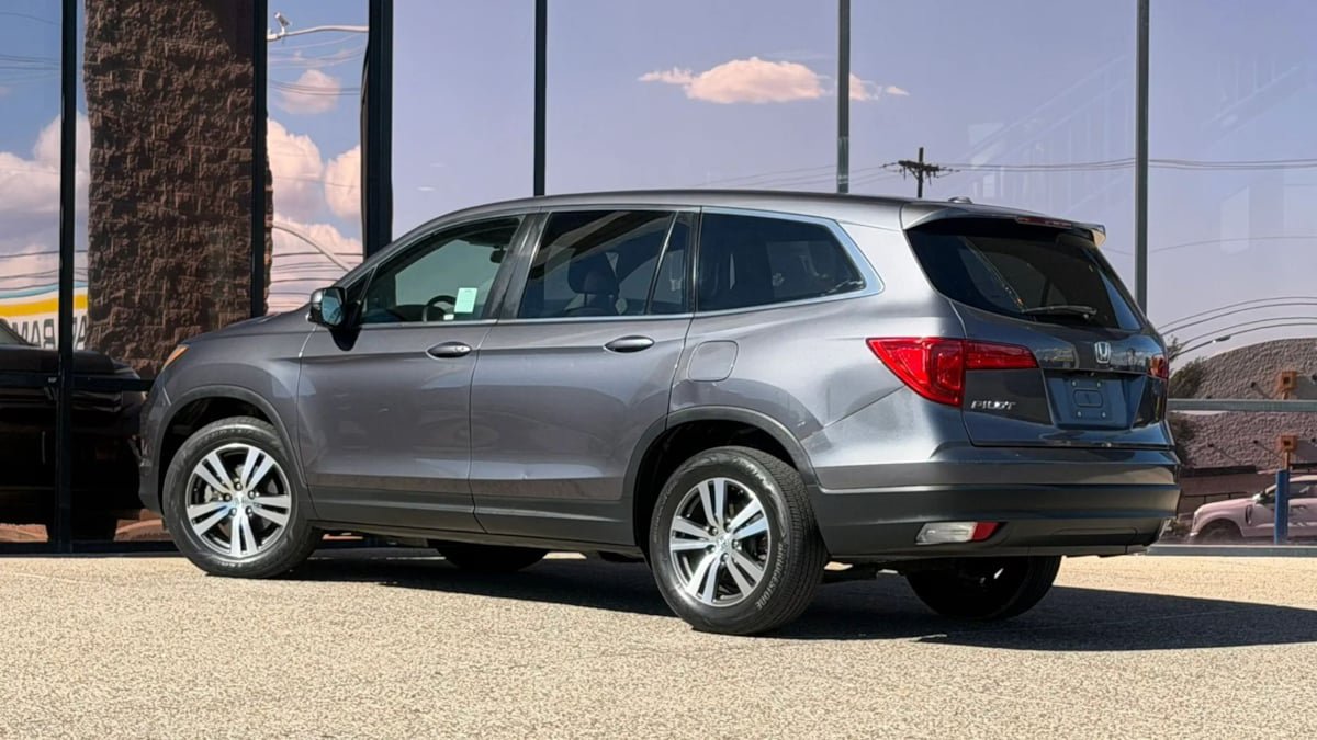 Used 2017 Honda Pilot EX image 8
