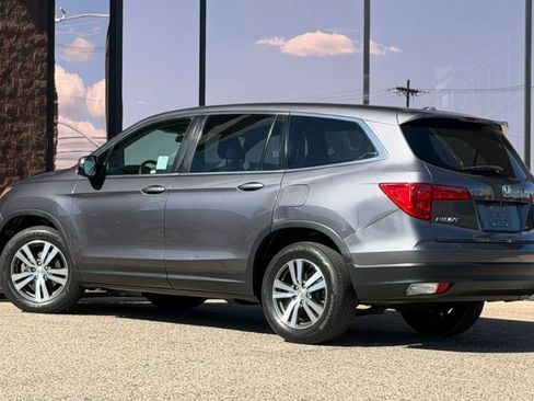Used 2017 Honda Pilot EX image 8