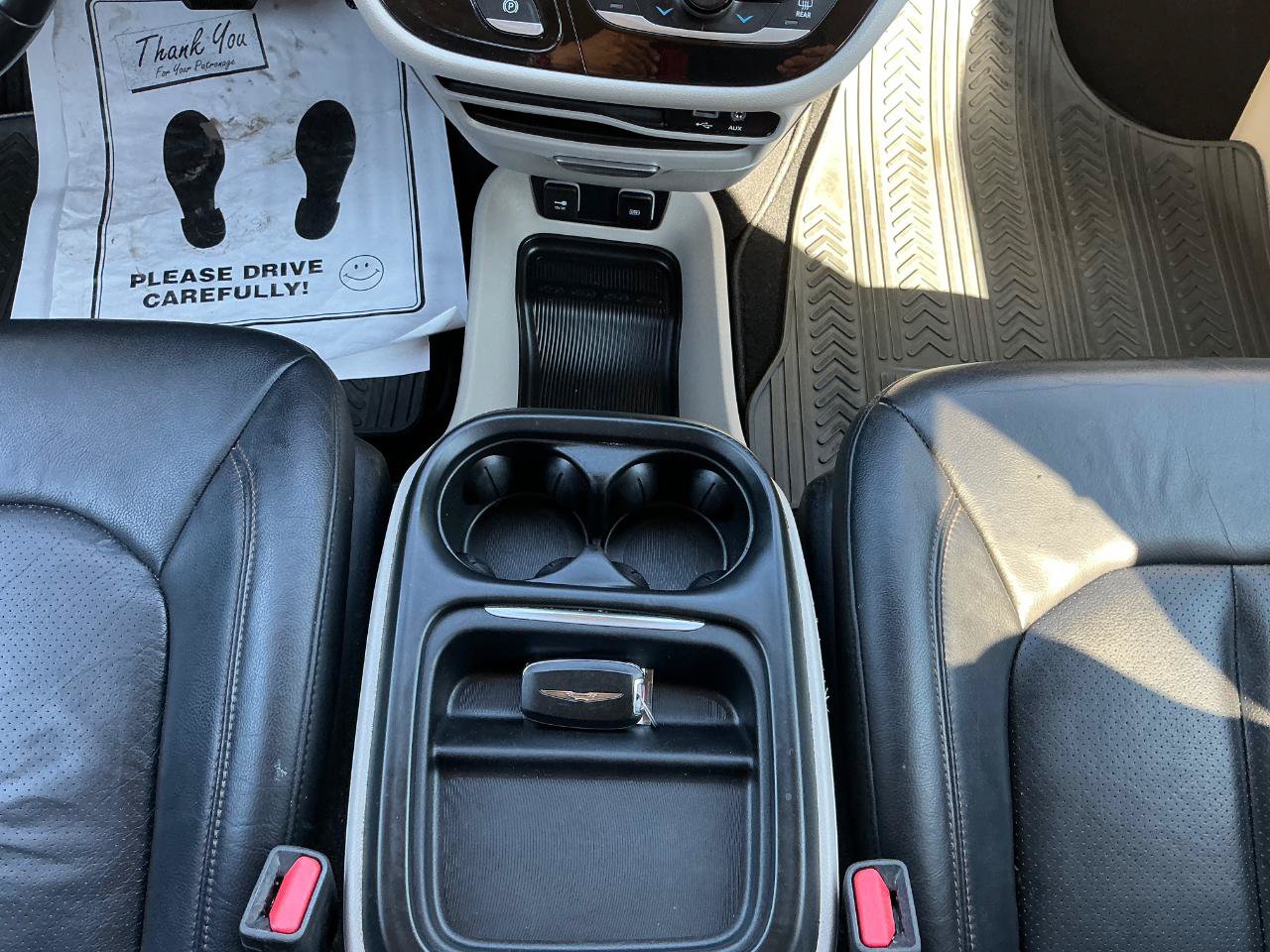 Used 2018 Chrysler Pacifica Touring-L w/ Tire & Wheel Group FWD image 19