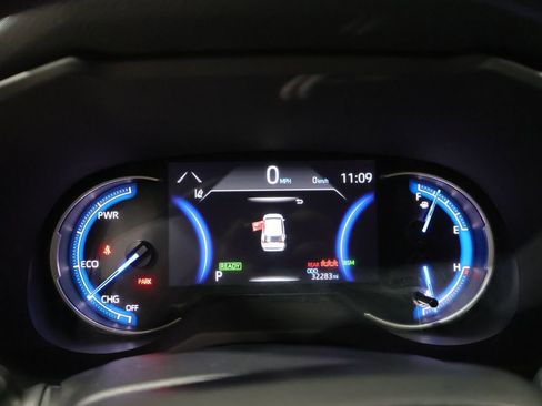 Used 2025 Toyota RAV4 XLE image 33