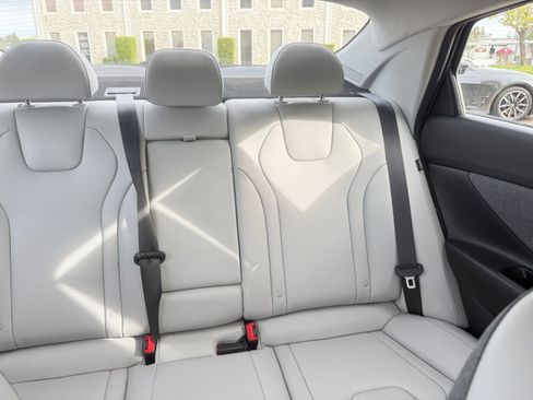 Used 2025 Hyundai Elantra Limited image 37