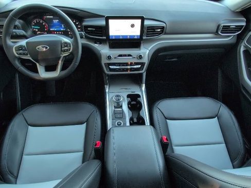 Used 2024 Ford Explorer XLT w/ Equipment Group 202A image 5