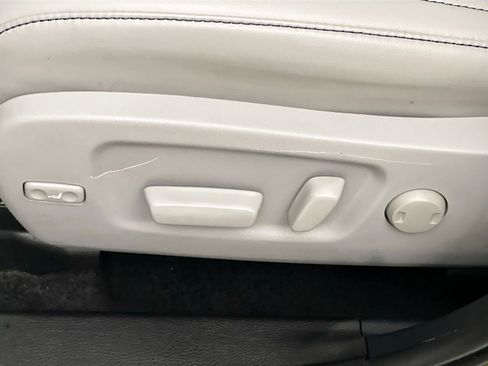 Used 2019 Toyota Highlander XLE image 15