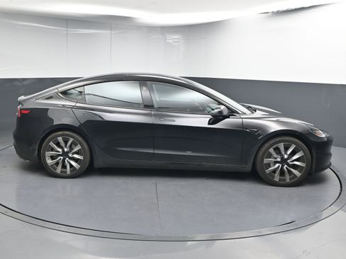 Used 2024 Tesla Model 3 image 9