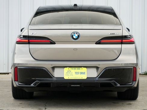 Used 2023 BMW i7 xDrive60 image 11