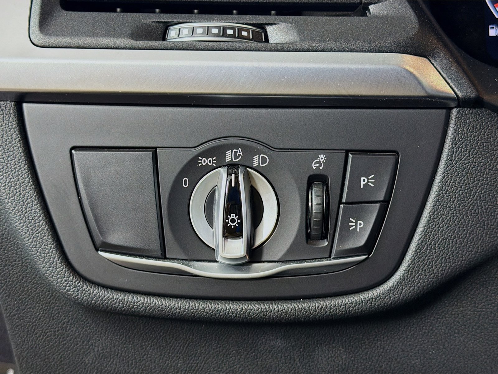 Used 2023 BMW X3 xDrive30i w/ Premium Package AWD/4WD image 11