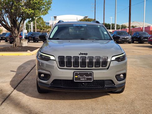 Used 2023 Jeep Cherokee Altitude Lux image 3