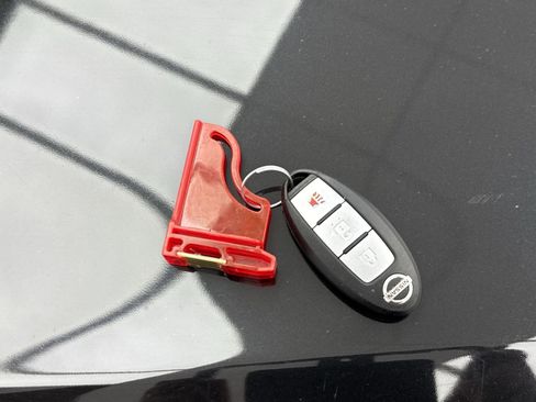 Used 2020 Nissan Pathfinder S image 46