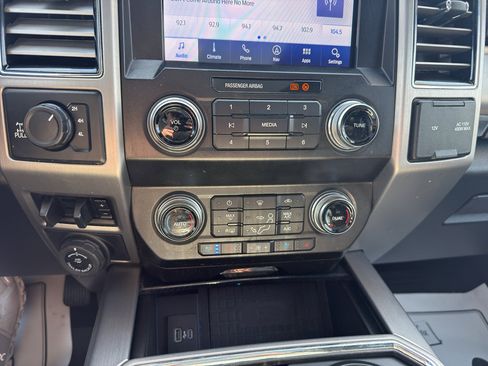 Used 2021 Ford F250 Platinum w/ FX4 Off-Road Package image 28