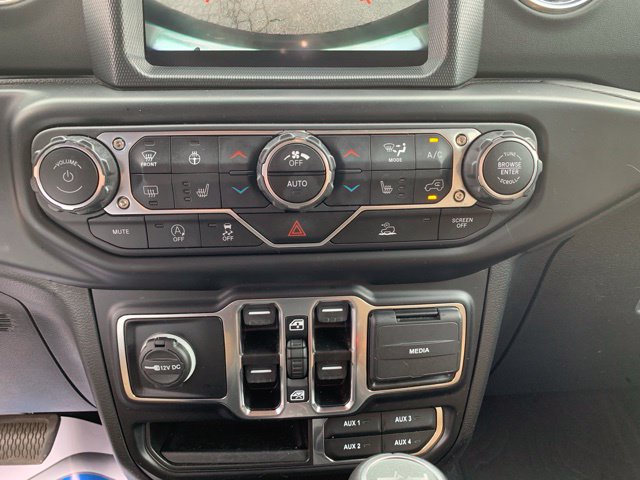 Used 2022 Jeep Wrangler Unlimited Sahara AWD/4WD image 19