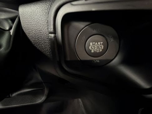 Used 2024 Jeep Gladiator Rubicon w/ Technology Group image 17