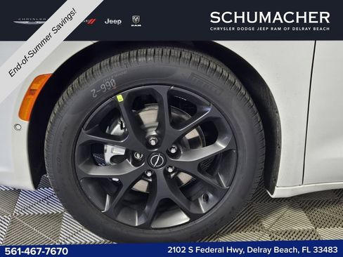 New 2026 Chrysler Pacifica Select w/ S Appearance Package FWD image 5