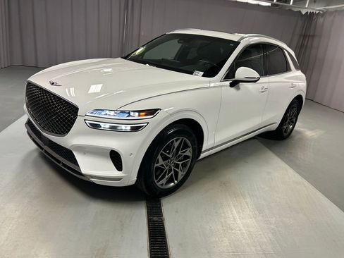 Used 2023 Genesis GV70 2.5T w/ Advanced Package image 3