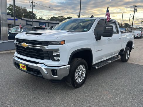 Used 2025 Chevrolet Silverado 2500 LT w/ Convenience Package image 3